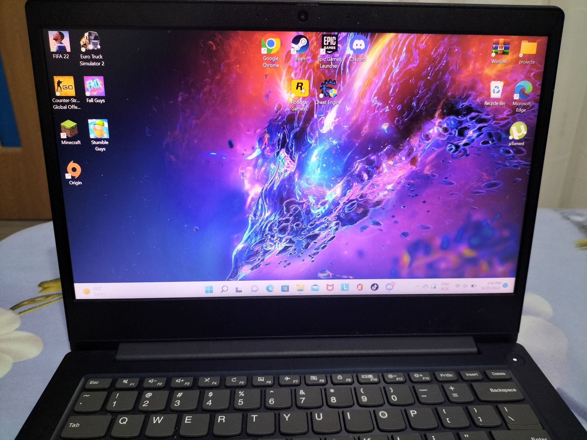 Laptop Lenovo AMD ryzen 5 3500u placa video AMD Radeon Vega 8.