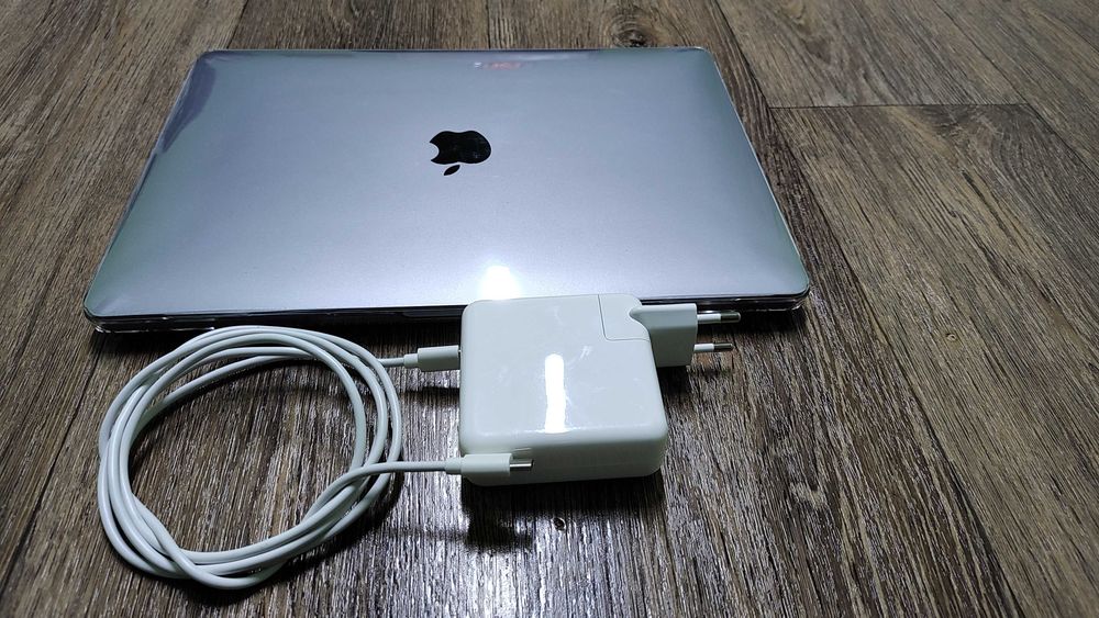 Лаптоп Mac Book Pro A2251, i5,16 RAM, 1Tb