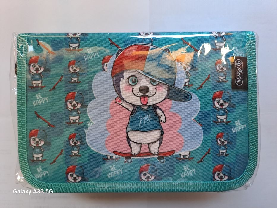 Vând penar echipat cu 26 piese marca Herlitz.
Penarul este nou, sigila