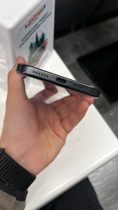 Айфон 15+  в ремонте не был