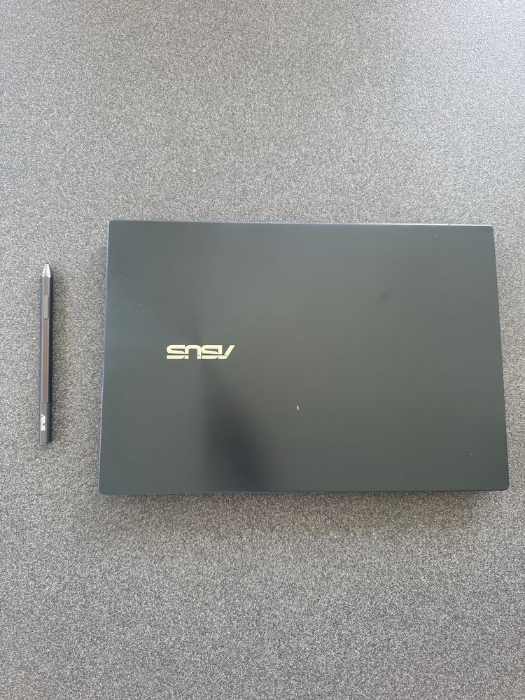 Asus ZenBook Duo 14 cu procesor Intel Core i7 16GB 512GB SSD