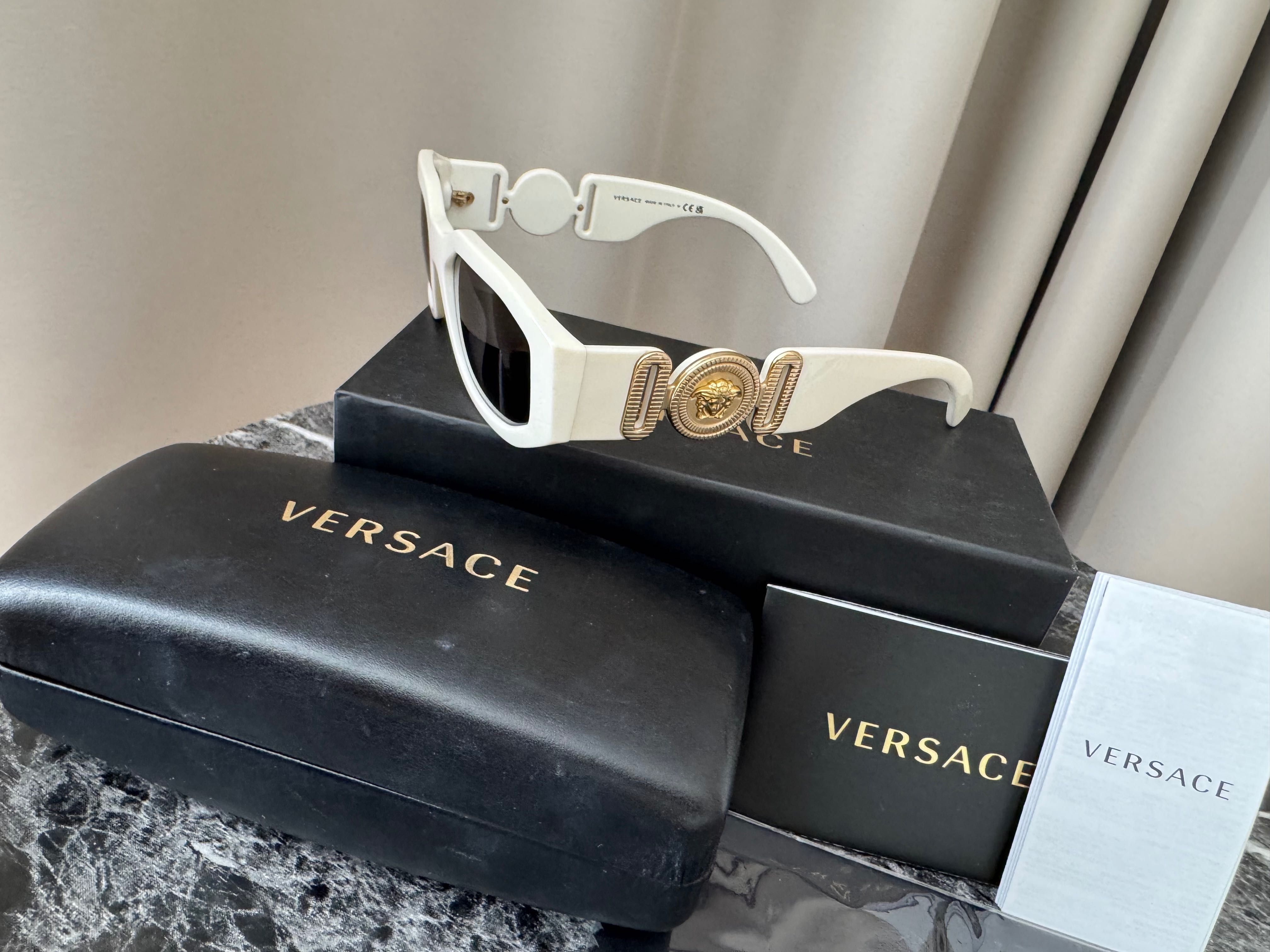 Слънчеви очила Versace
80 лв