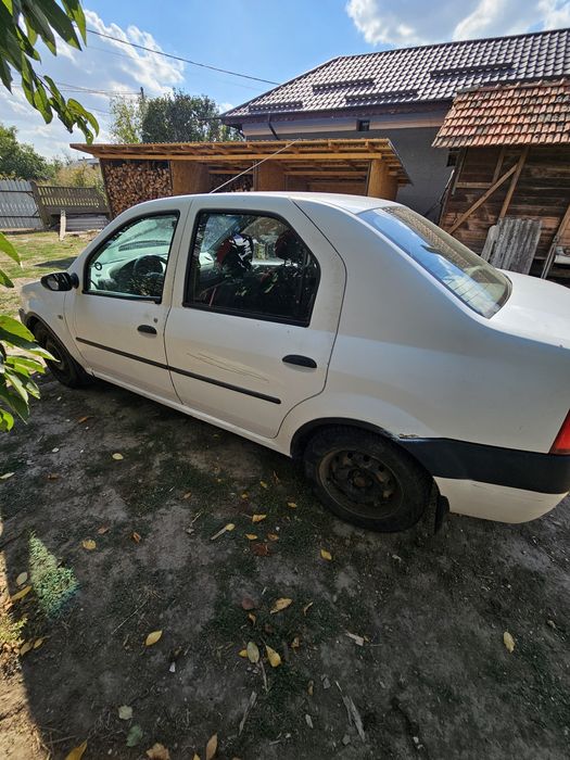 Vând Dacia Logan