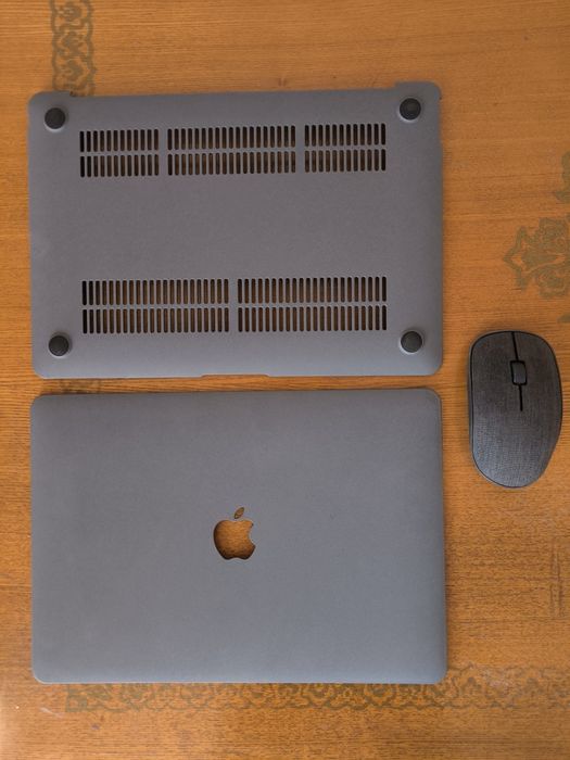 Продаётся Macbook M1 + Бонус