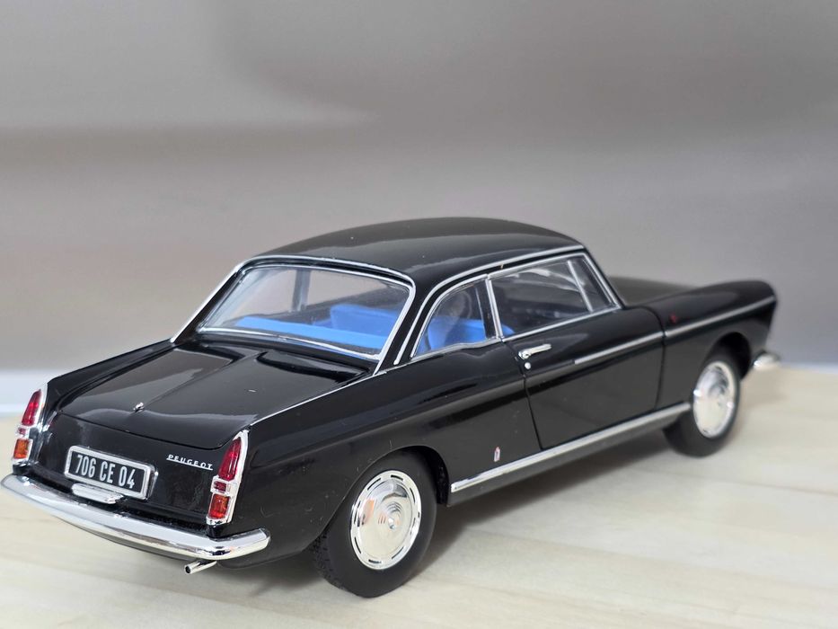 Macheta Auto 1/18 Norev Peugeot 404 Coupe