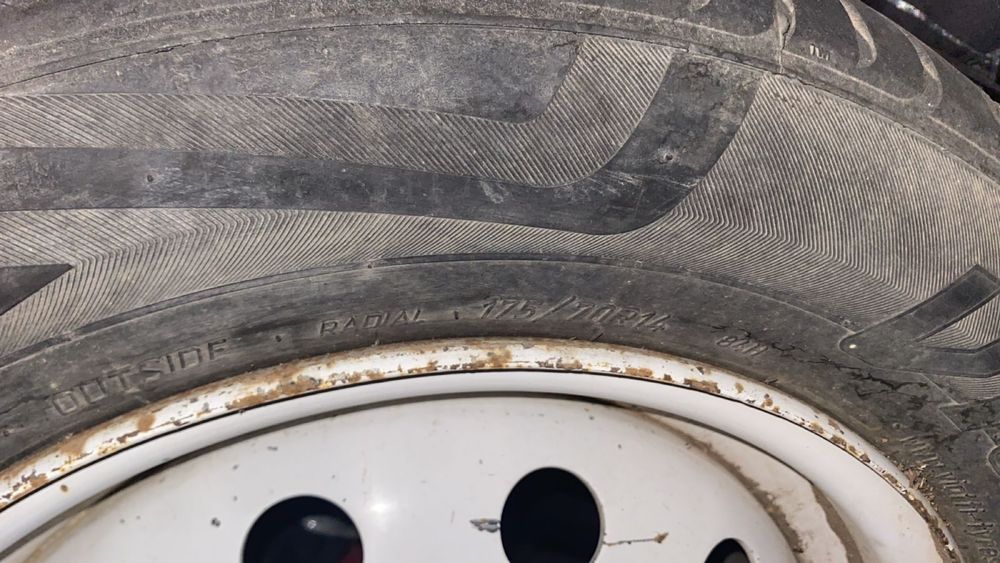 Продам летние покрышки