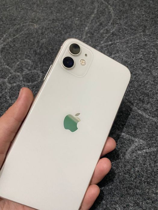 IPhone 11 holati yaxshi bo’lib to’lashga beriladi