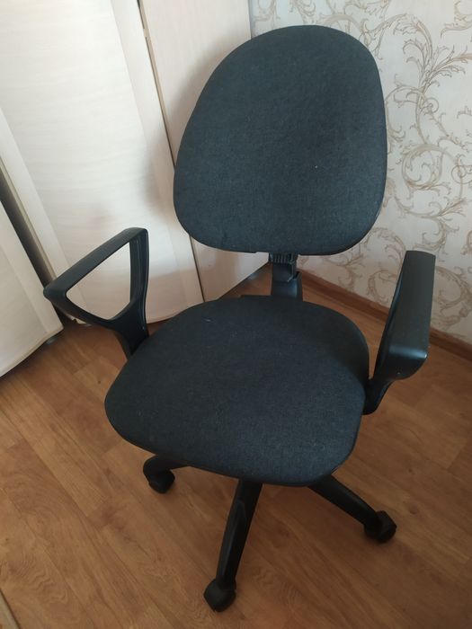 Продам стул офисный домашний