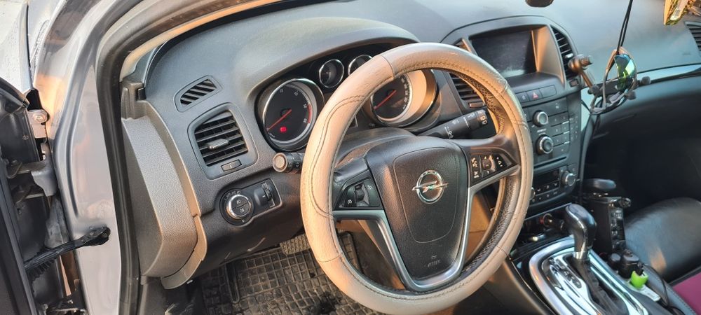 Vând Opel Insignia