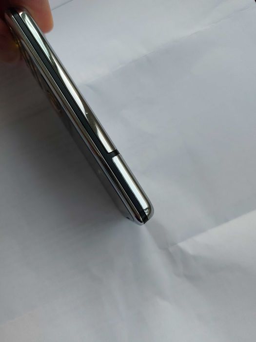 Nokia 6700 original shiny silver decodat cu doar 96 ore vorbite pe el