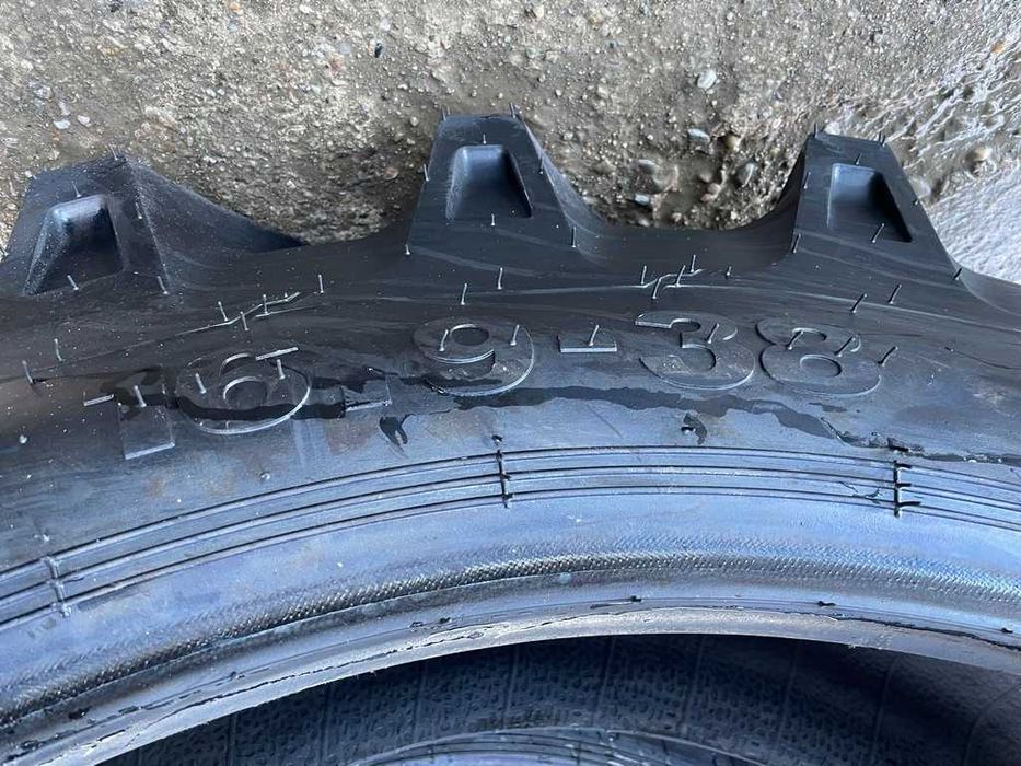 Anvelope noi 16.9-38 de tractor spate cu 10PLY livrare la domiciliu