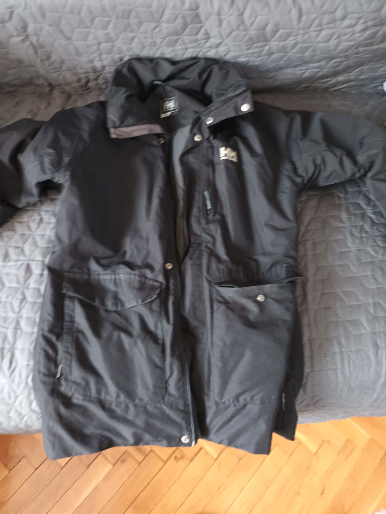 Продавам яке Helly hansen XL