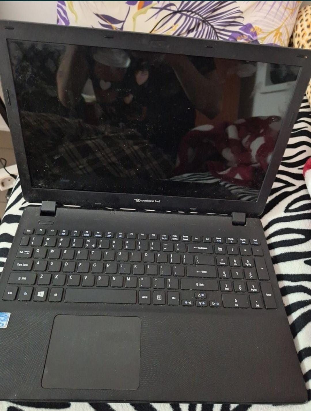 Vând laptop Acer-backard bell