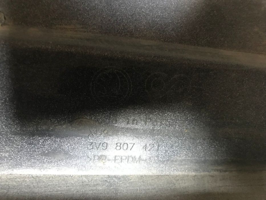 Bara spate Skoda Superb 3 break dupa 2016 cod 3V9807421