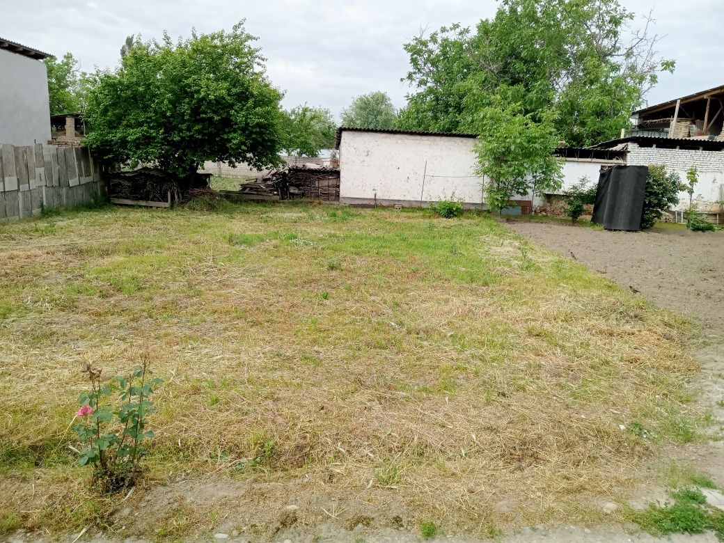 Yer sotiladi srochniy, razmer 14.5x20 metr  narxi sotigi 13000$dan