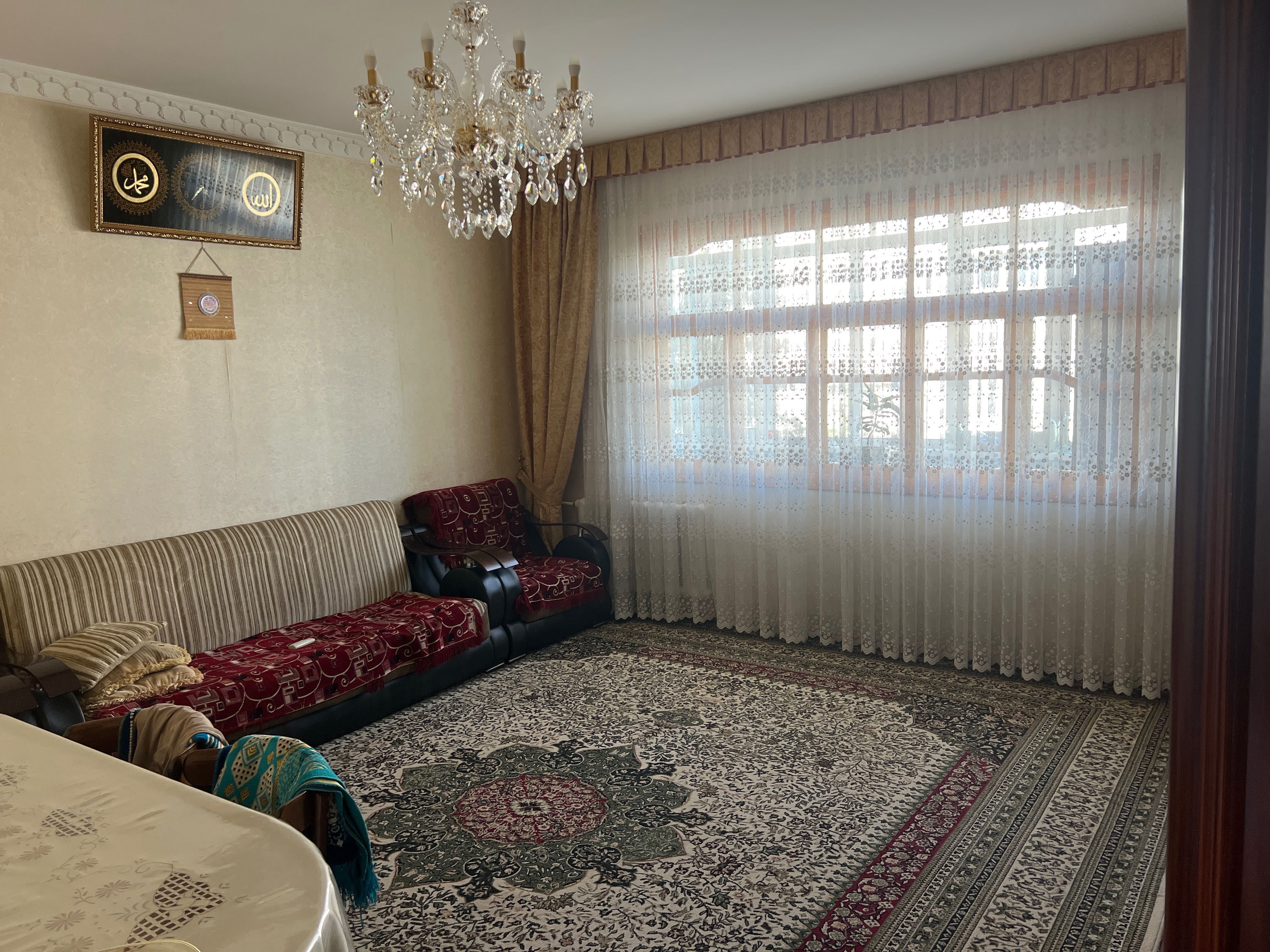 Продаю четырех комнатную квартиру хорошая локация для проживания