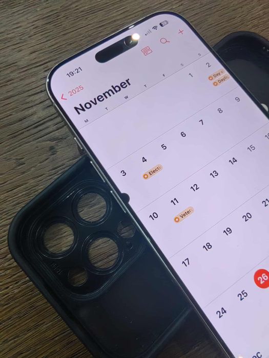 Iphone 16 pro 256 спукан гръб