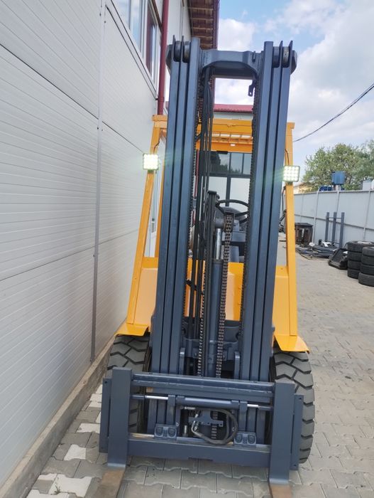 Stivuitor Motostivuitor Hyster 2.5 T Max 5.5M Translație AnvelopeTeren