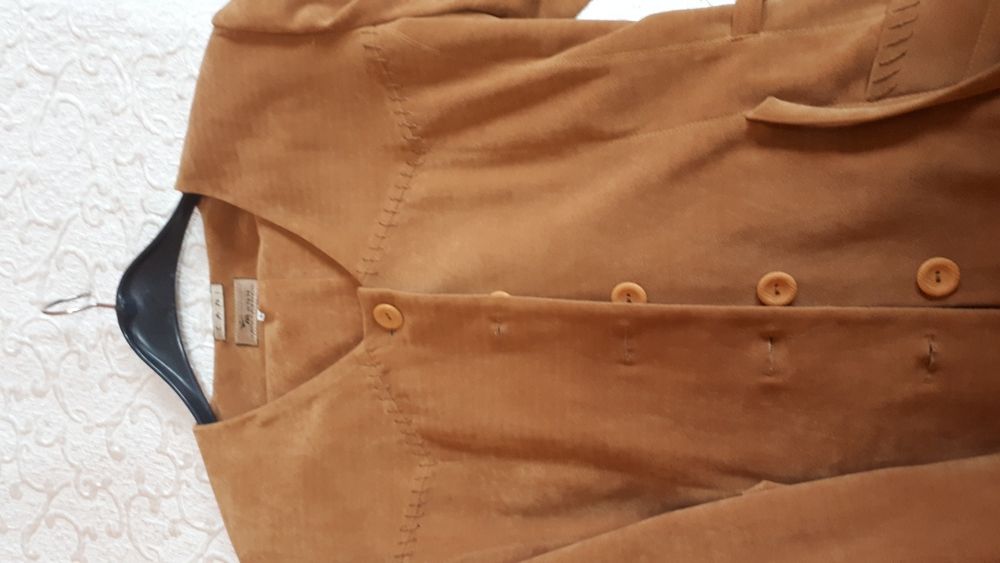 Дамски костюм.