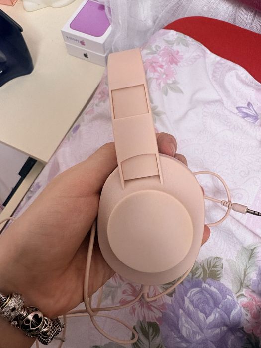 casti cu fir roz pal