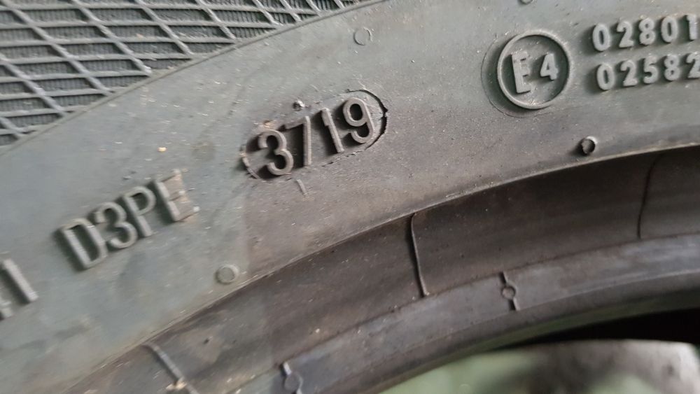 Anvelope 2x235 65 17 continental iarna dot 19 mm 5