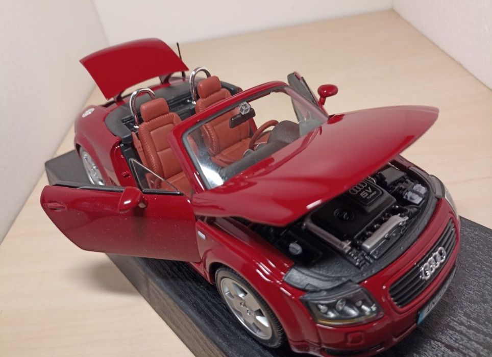Audi TT maisto 1 18 
Scara 1:18
Maisto 

Fotografiile fac parte din de