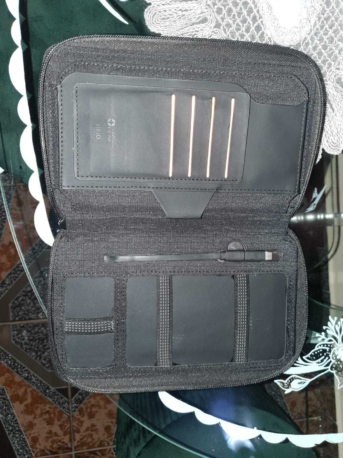 Portofel baterie wireless 4000 mAh incorporata si  protectie carduri