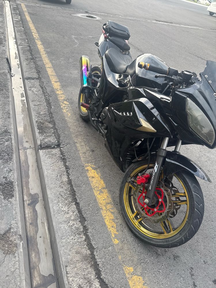 Kavasakiy moto sotiladi holati yaxshi