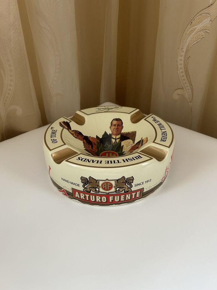 Керамичен пепелник Arturo Fuente