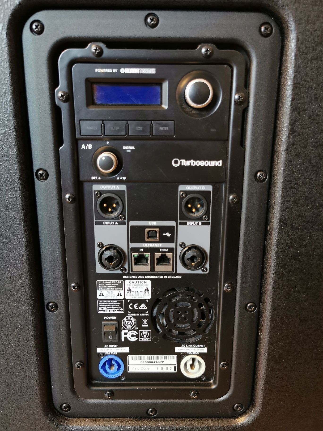 Vând 2 subwoofere active 18 inchi Turbosound IQ18B +huse, roți,cabluri