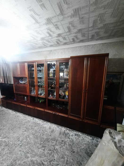 Стенку в гостиную б/у.