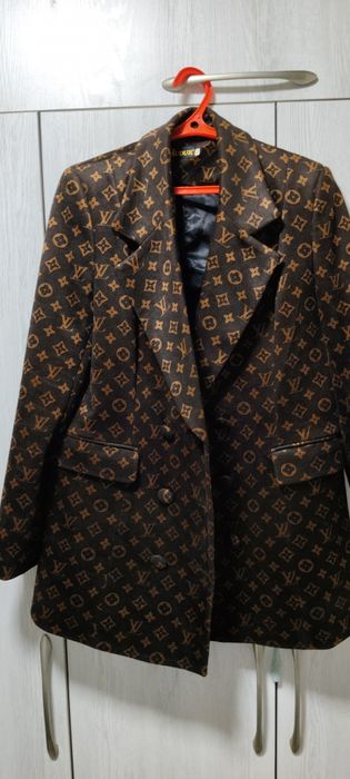 Пиджак удлинённый,можно как полупальто,теплое. Производство Турция