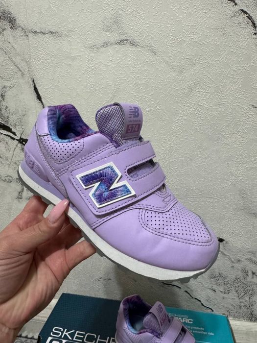 Обувь на девьчку кроссовки