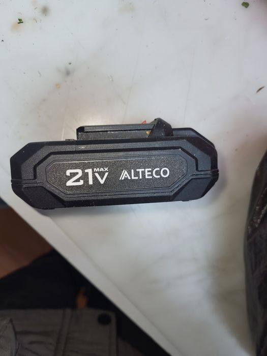 Продам аккумулятор и зарядку