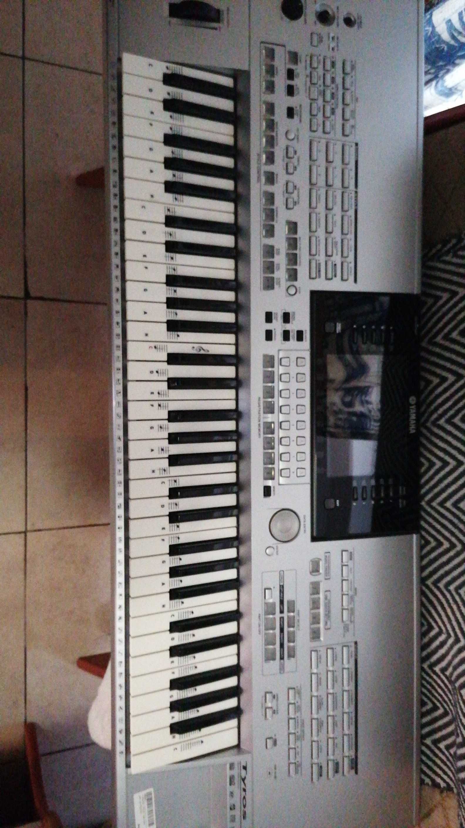 Vand orga Yamaha Tyros 1