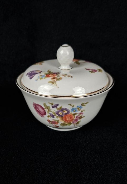 Сервиз Rosenthal - модел Balmoral, 30-те

Фин, тънък, лек и прозрачен