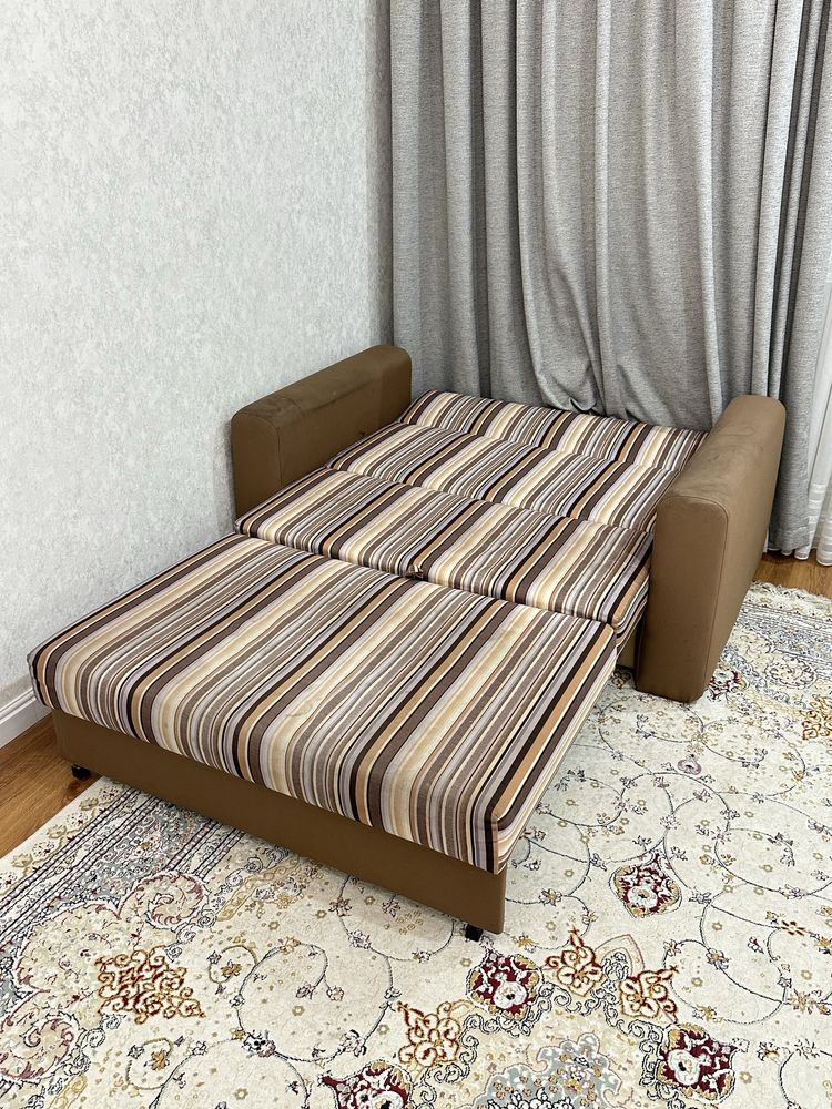 Продаю диван, раскладывается и с ящиком для хранения