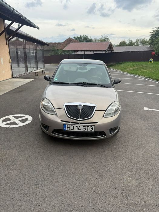 Vând sau schimb lancia ypsilon 2008