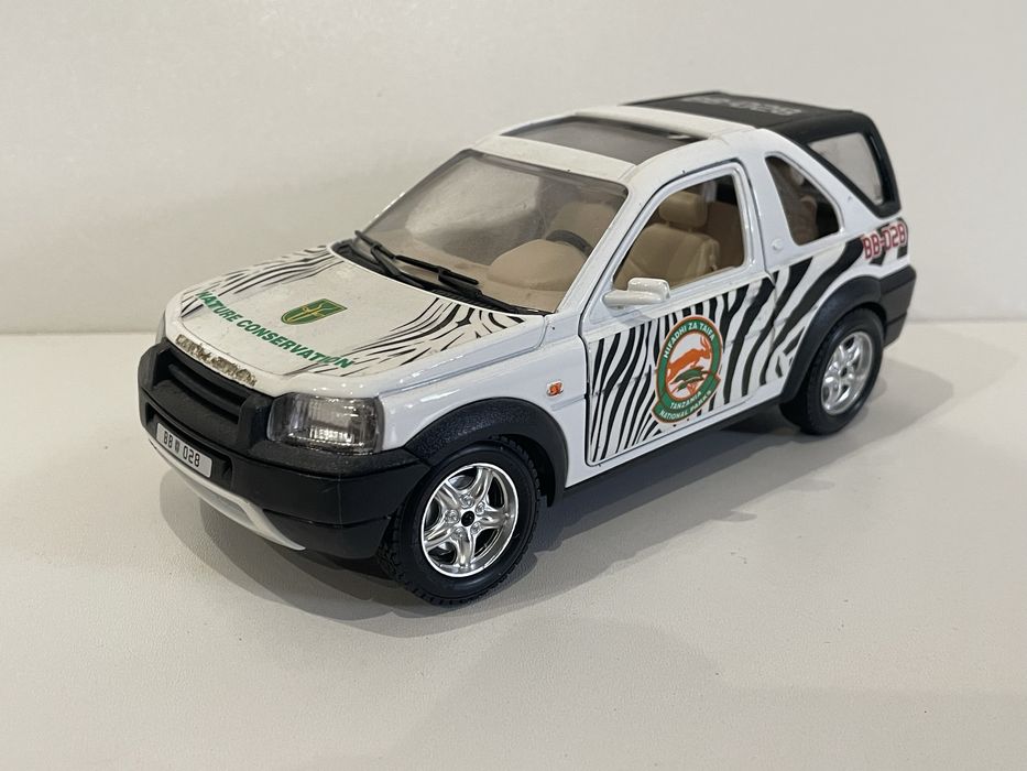 Метални колички 1:24