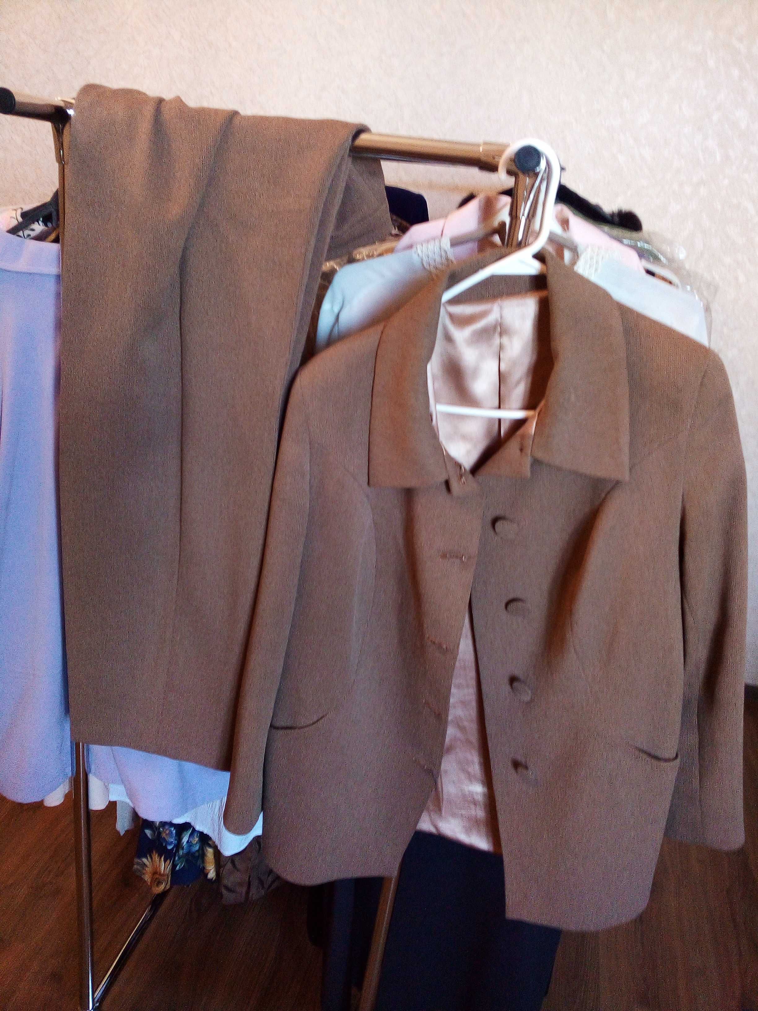 Женский пиджак костюм кофта брюки юбки размер 48-50-52.Цена за 1 шт