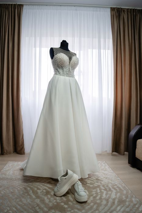 Vand rochie de mireasă