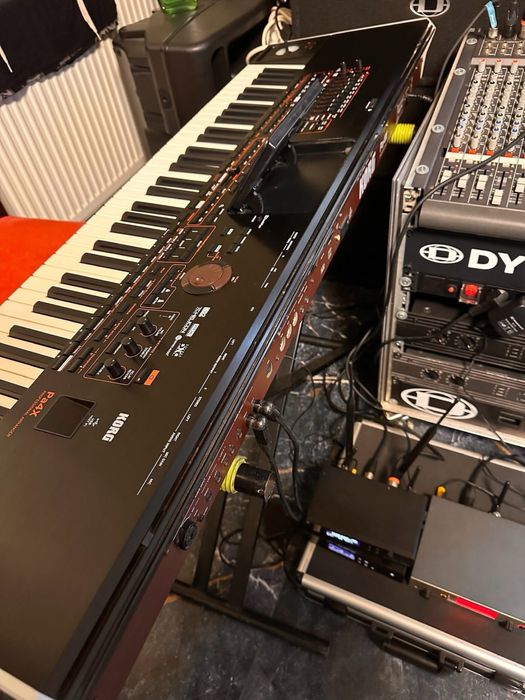 Vând korg pa4x orga personala