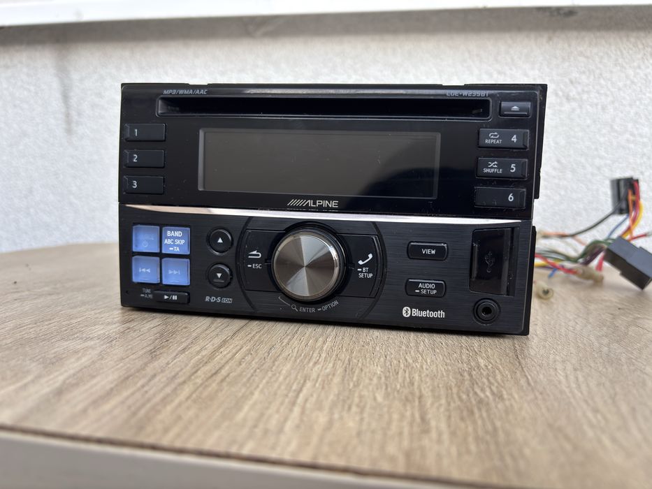 2-DIN CD плейър Alpine CDE-W235BT