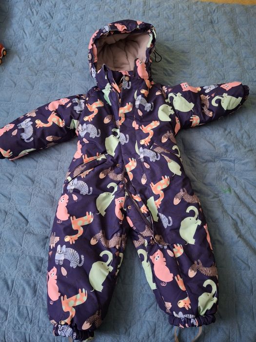 Продам детский зимний комбинезон для девочки