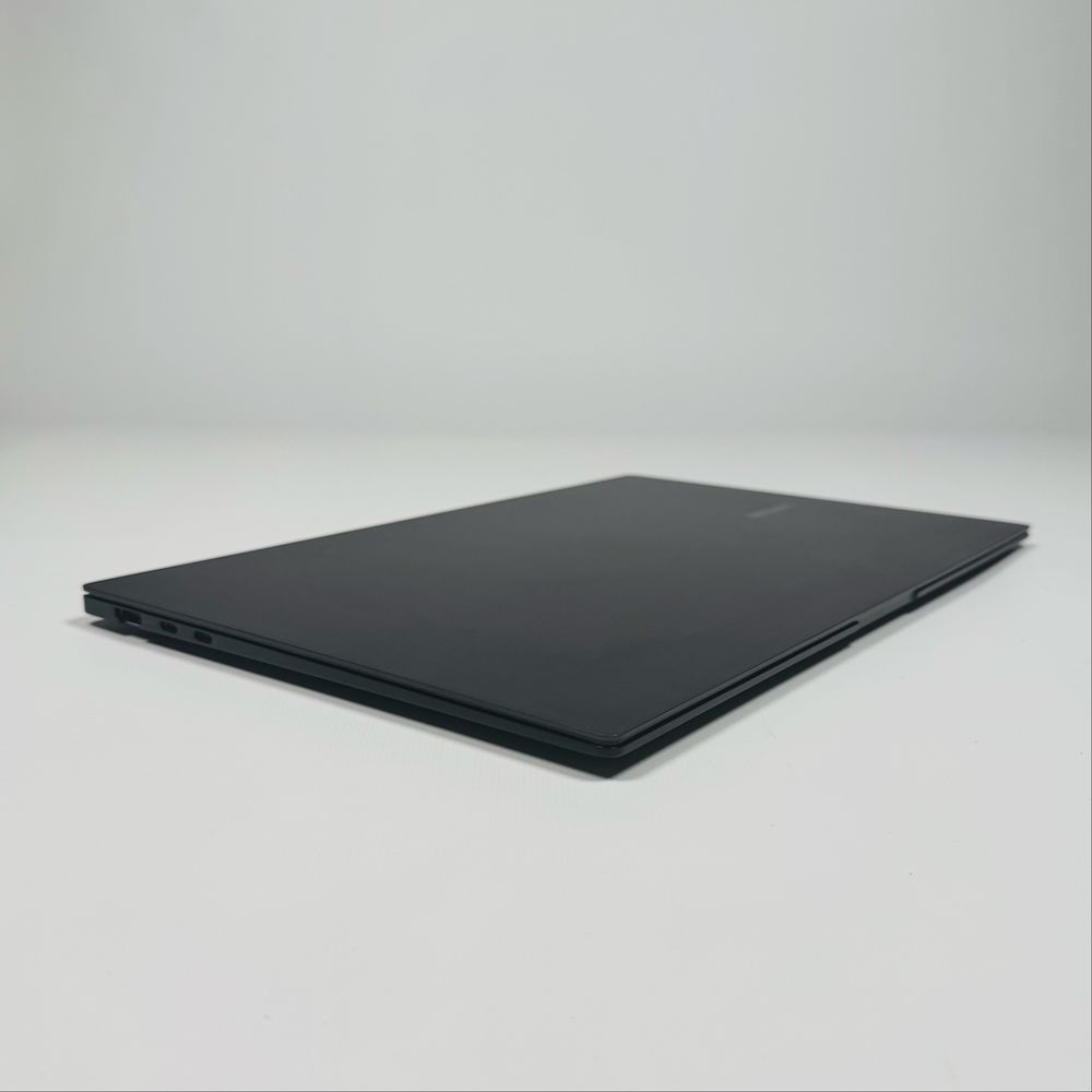 Samsung Galaxy Book 2 Pro 5G/15,6” AMOLED/i5-1240p/8GB LPDDR5/Iris Xe