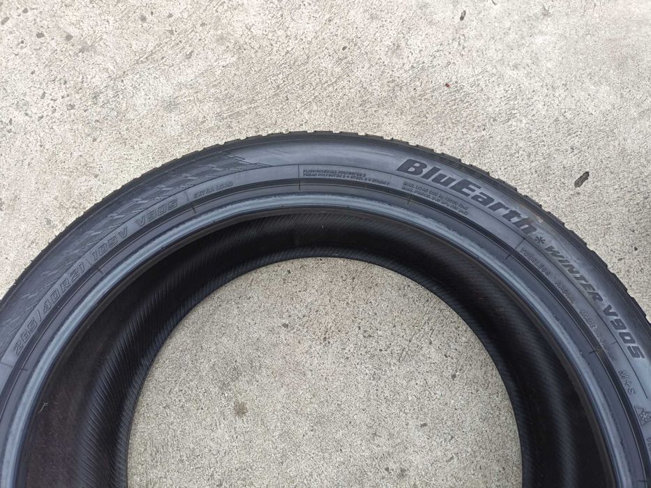 Set 4 anvelope iarna 265 40 21 cu 295 35 21 Yokohama BluEarth winter