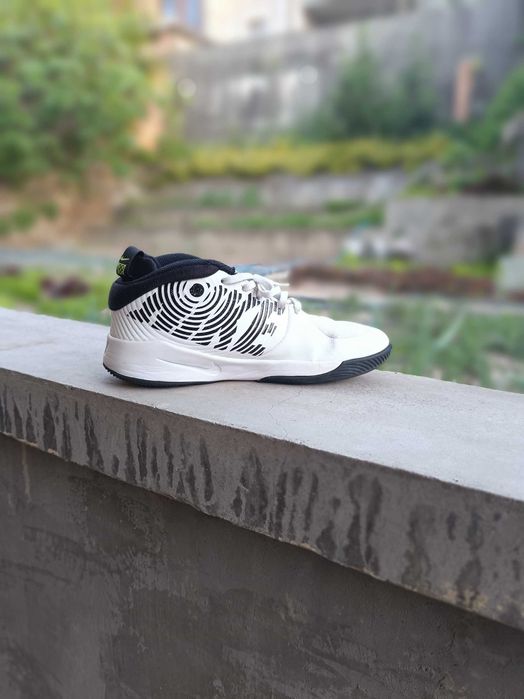 Оригинални Nike баскетболни обувки – отлично състояние