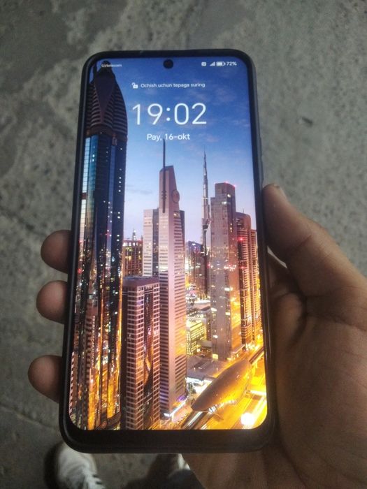 Honor x8 . Holati yahwi srochna sotiladi