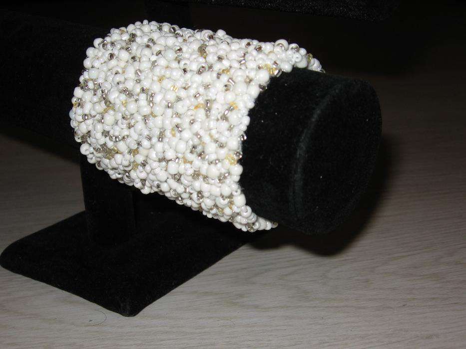 Bratara artizanala fixa din perle si margelute, model unicat