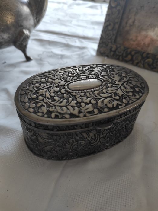 Бронзови предмети. Кани ,рамки кутия за бижута